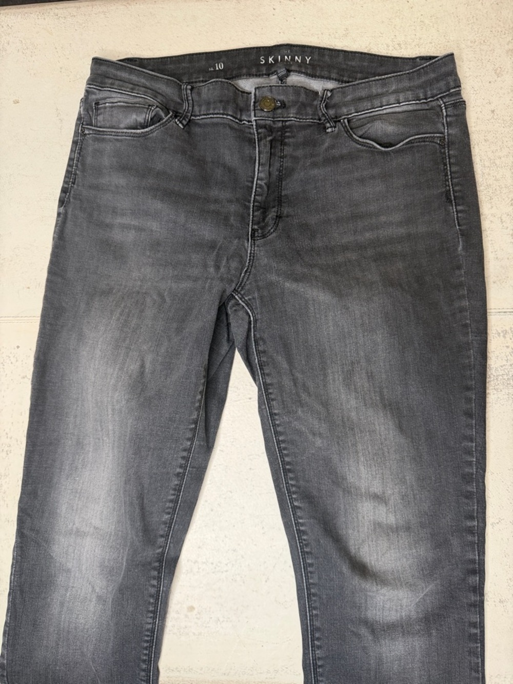 White House Black Market Women’s Grey Straight-Leg Jeans